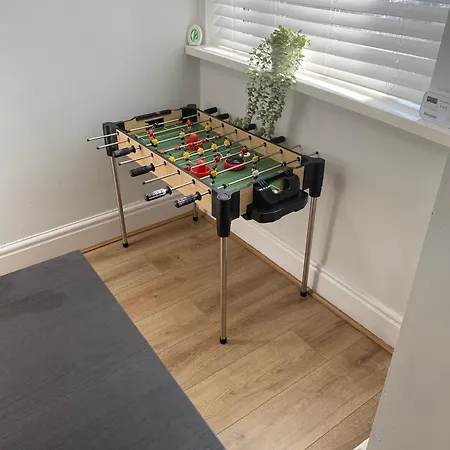 Large 5-Bedroom House In Salford-Free Parking-Sleeps 10-3